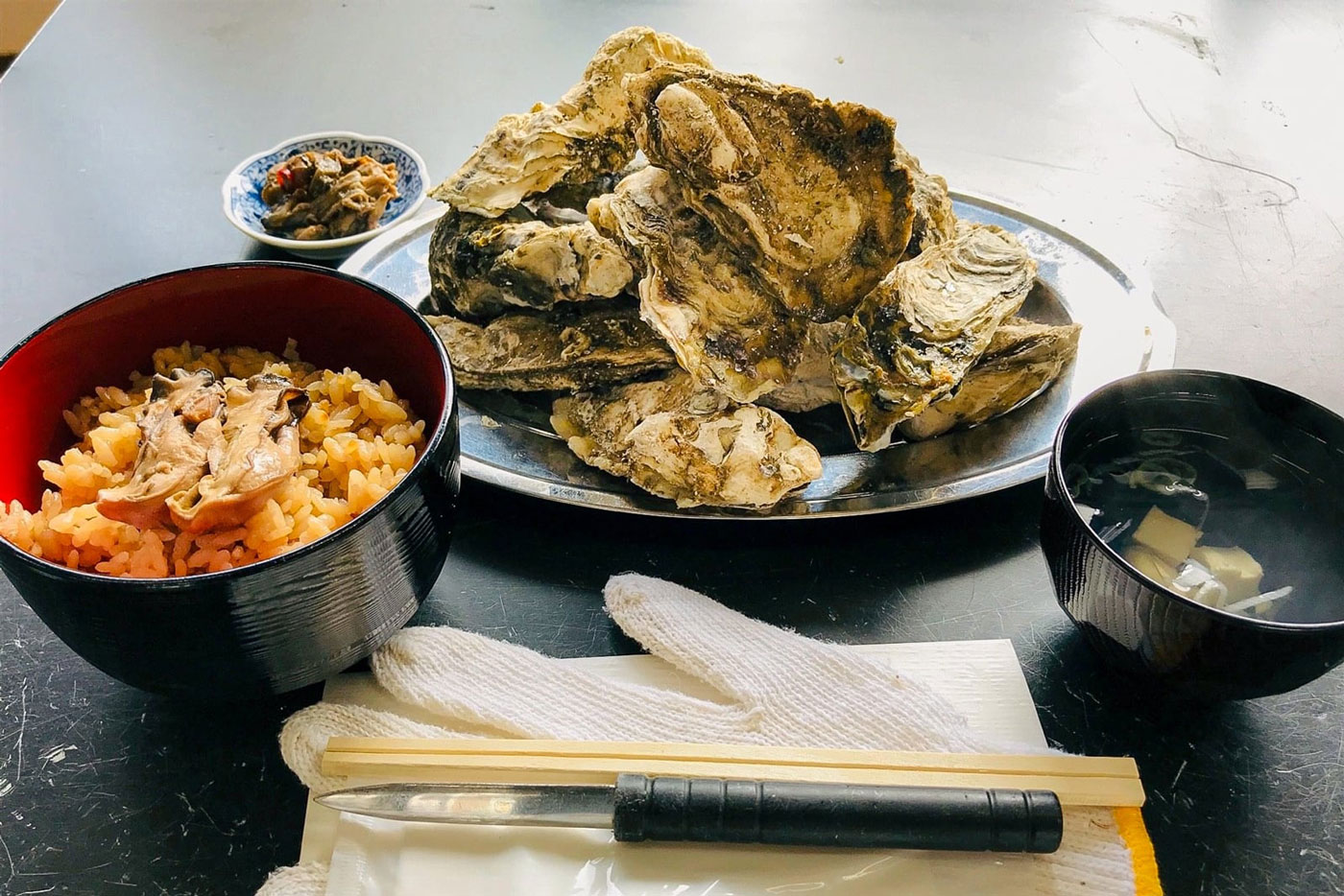 食べ放題の方には軍手・ナイフ・エプロンをご用意