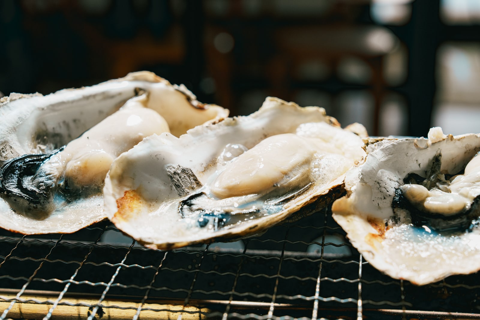 お席の焼き台で焼きたてを召し上がれ！